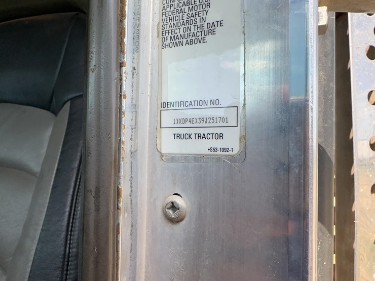 2009-kenworth-t800-day-cab-image-28