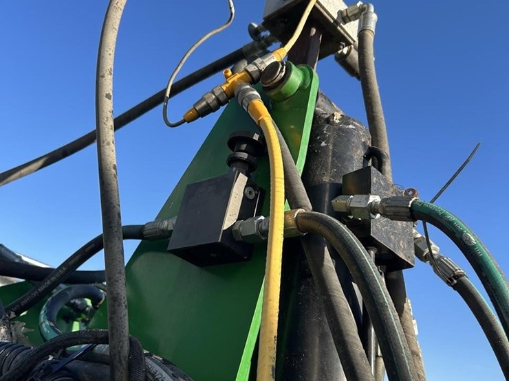 2023-john-deere-db90-image-46
