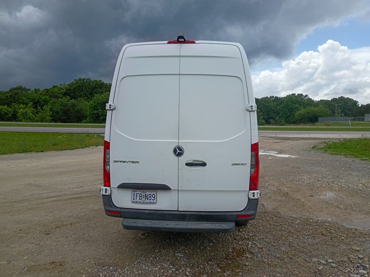 2019-mercedes-benz-sprinter-2500-image-7