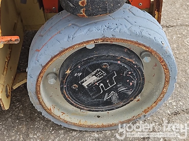 2016-jlg-1230es-image-12