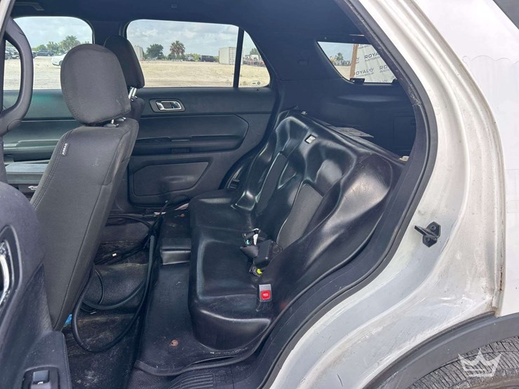 2016-ford-explorer-image-17