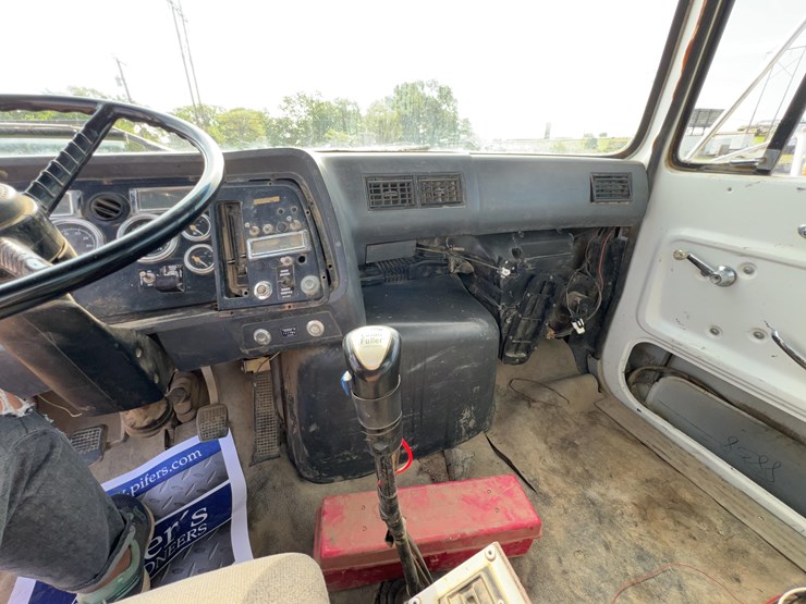 1996-ford-lt9000-image-46
