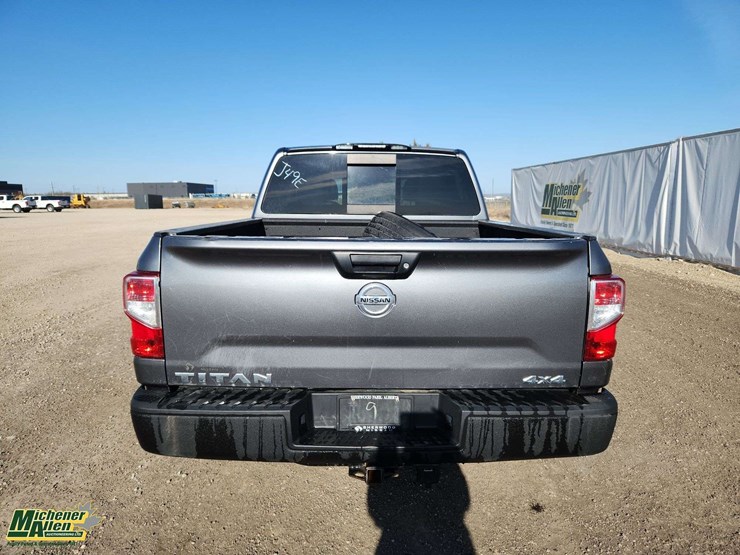 2017-nissan-titan-image-7