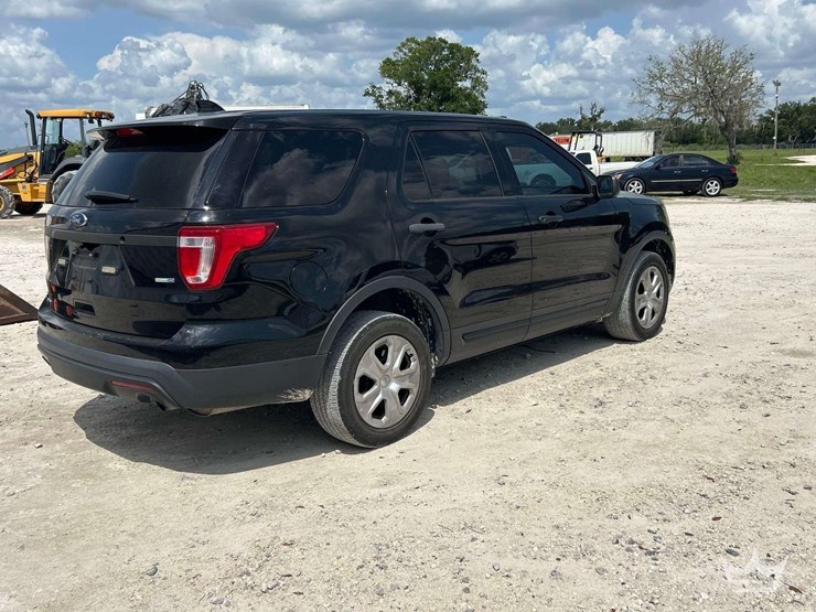 2017-ford-explorer-image-2