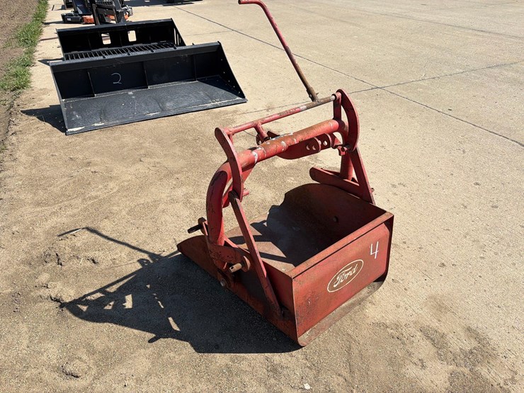 ford-26”-3pt-bucket-image-2