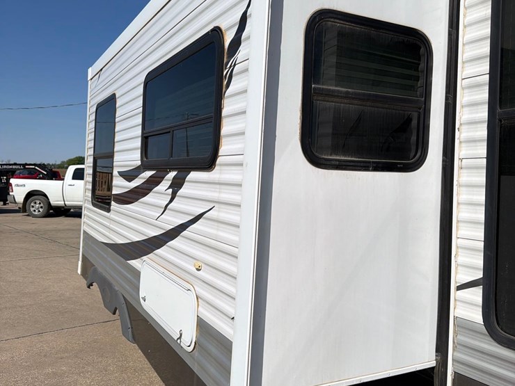 2011-puma-31ft-bumper-hitch-camper-image-7