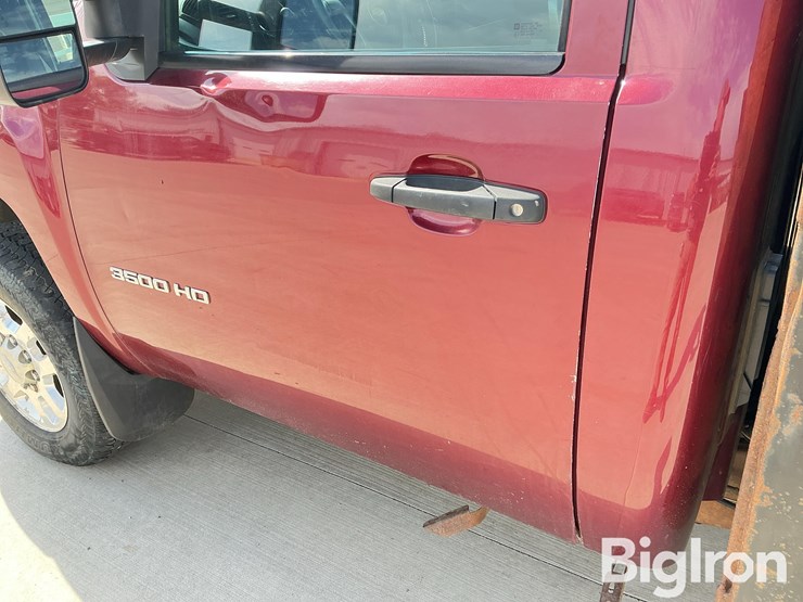 2013-chevrolet-3500hd-image-16