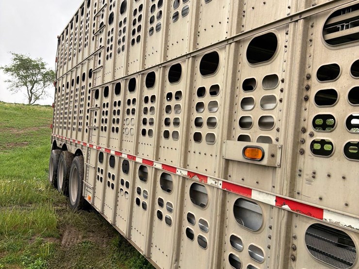 2001-wilson-livestock-trailer-image-26