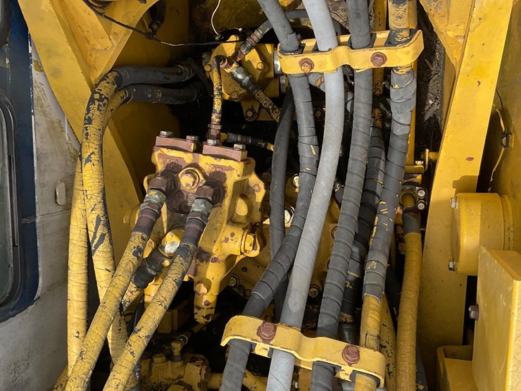 komatsu-pc150-image-15