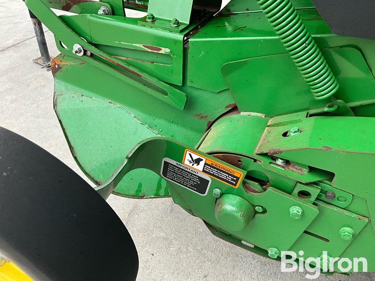 2022-john-deere-560m-image-18