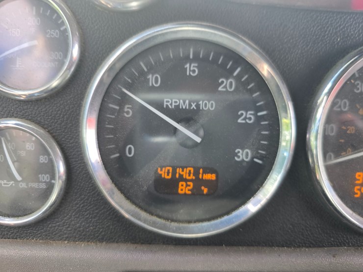 2013-peterbilt-388-image-71