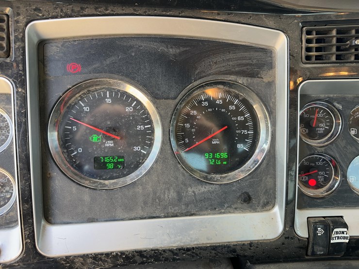 2009-kenworth-t800-day-cab-image-12
