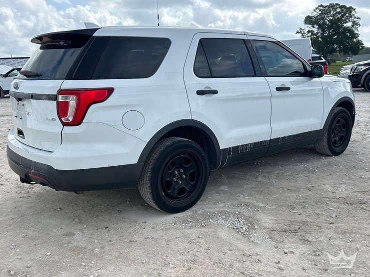 2016-ford-explorer-image-3
