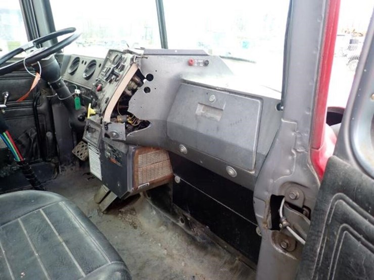 1999-mack-rb690s-image-27