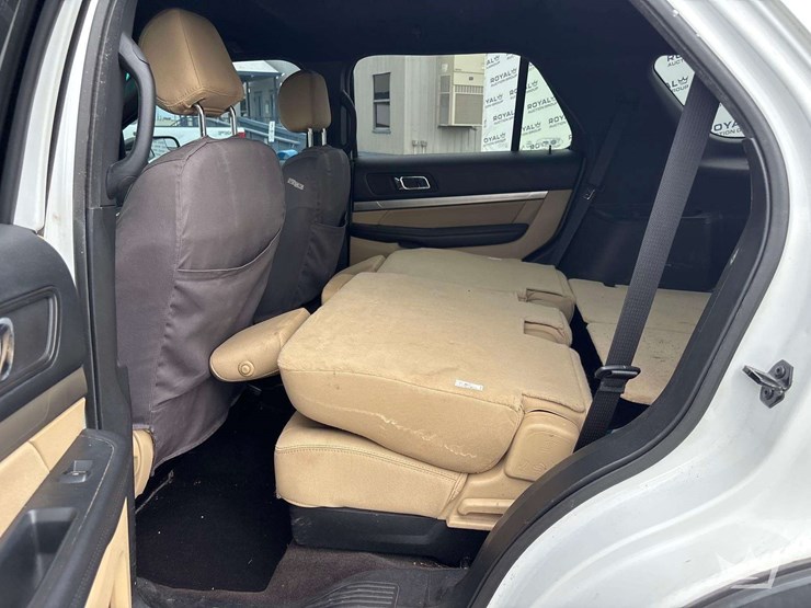 2016-ford-explorer-image-19