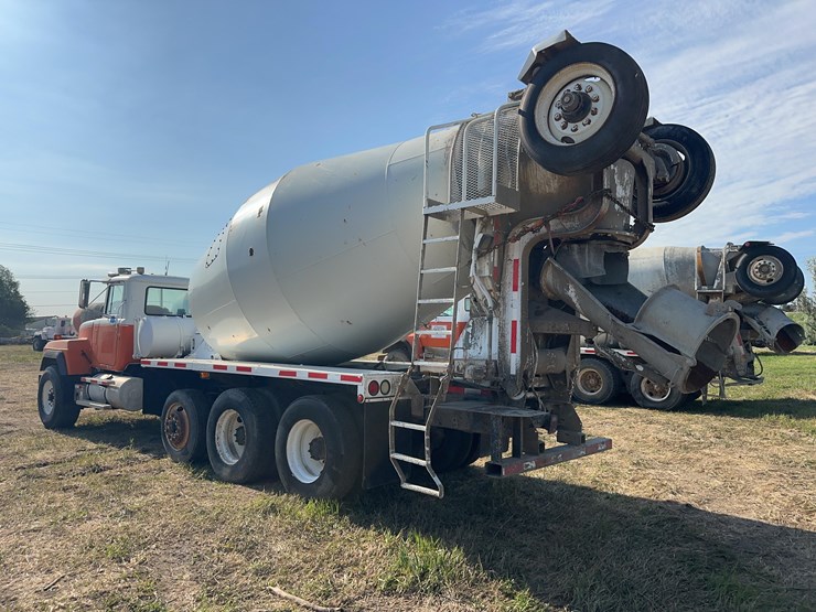 1996-mack-rd688c-cement-truck-image-4