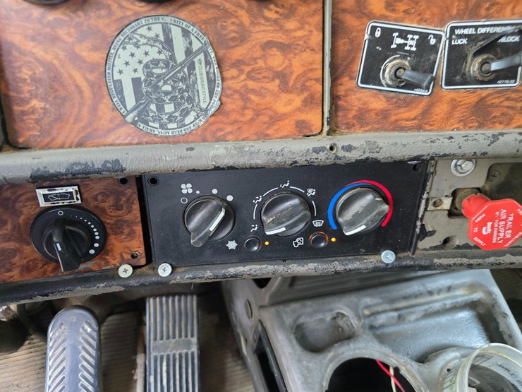 2003-kenworth-t800-image-105