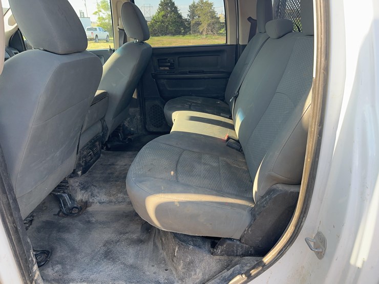 2014-dodge-3500-image-21