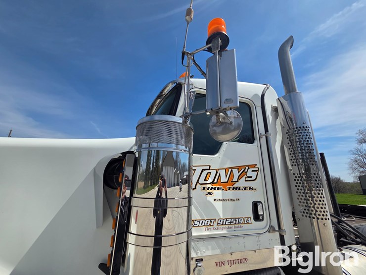 2007-kenworth-w900-image-10