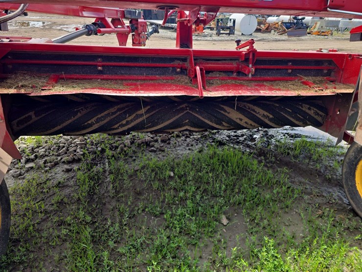 2012-new-holland-210-image-6