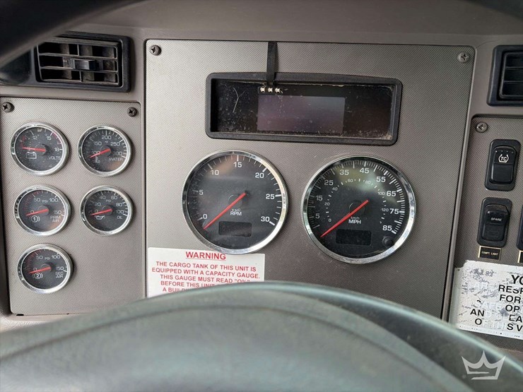 2011-kenworth-t300-image-11