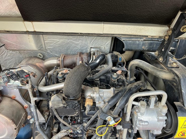 2018-takeuchi-tb260-image-16