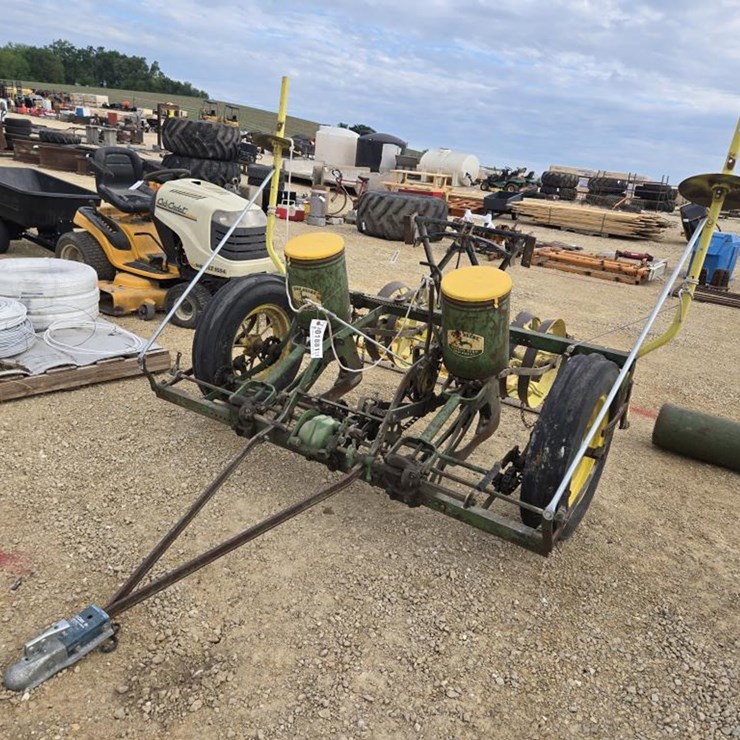 JOHN DEERE 2