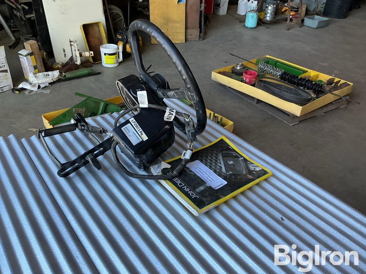 john-deere-300-image-5