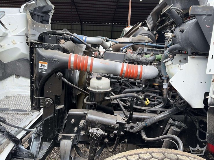 2011-kenworth-t300-image-14