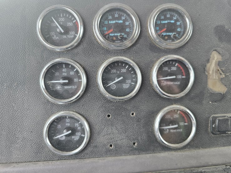 2013-peterbilt-388-image-66