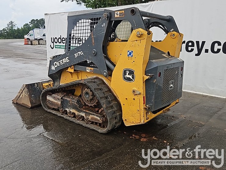 2018-deere-317g-image-3