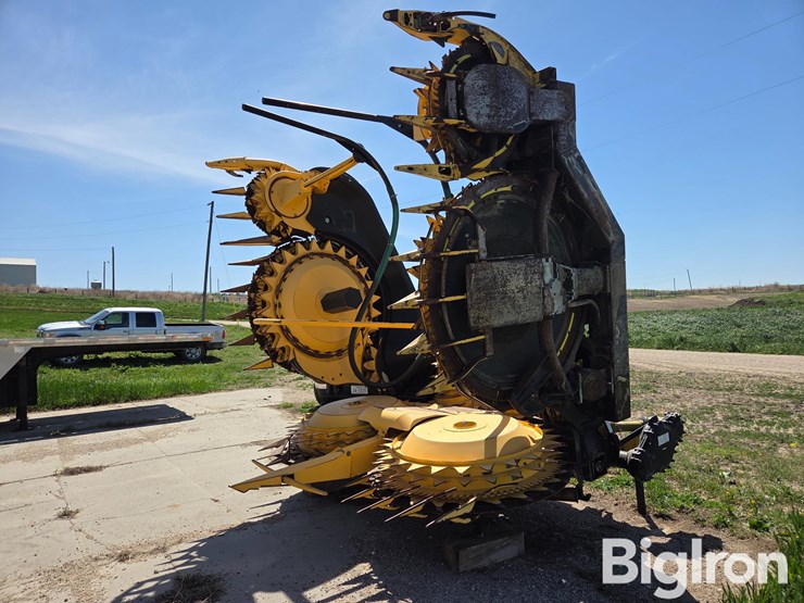 2021-new-holland-fr850-image-1