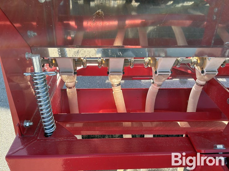 2025-massey-ferguson-730-image-18