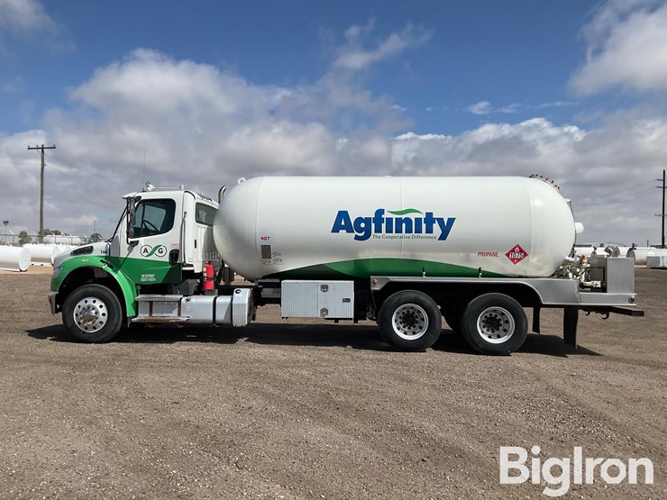 2014-freightliner-m2-106-image-8