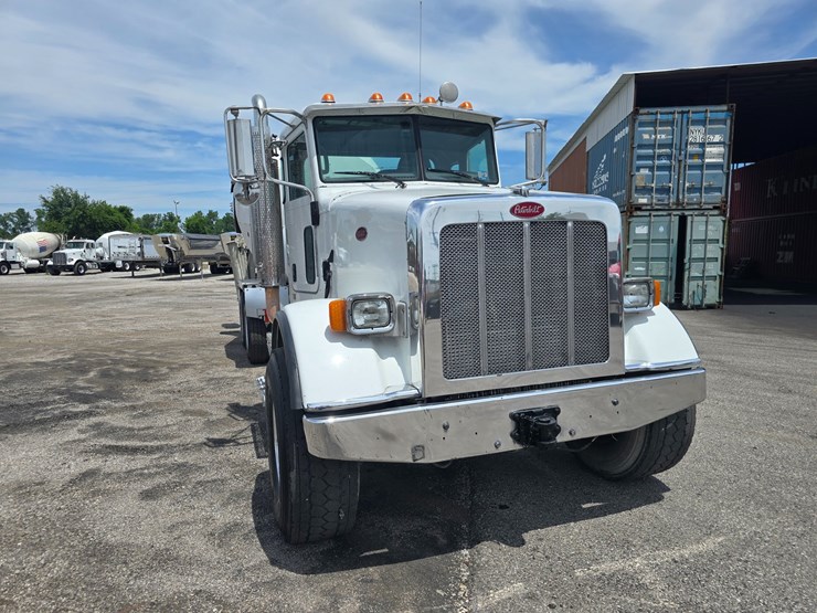 2014-peterbilt-365-image-46