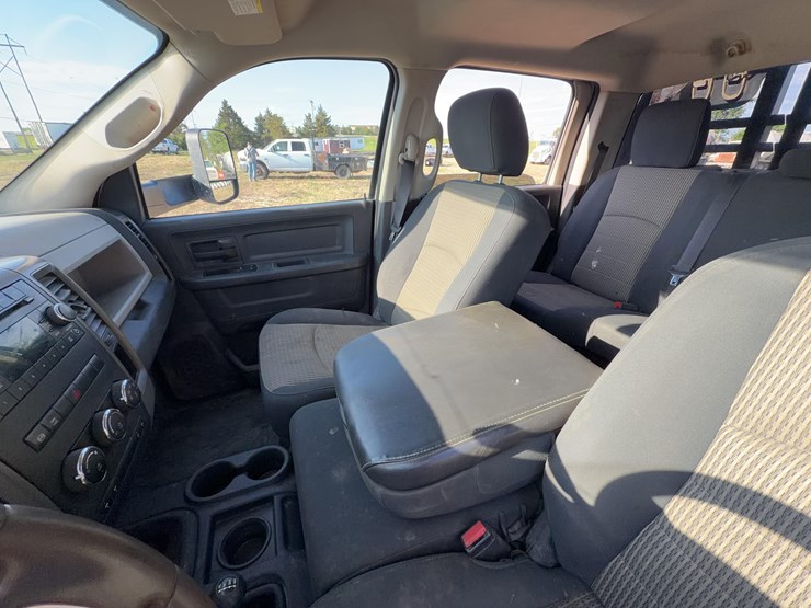 2011-dodge-3500-image-35