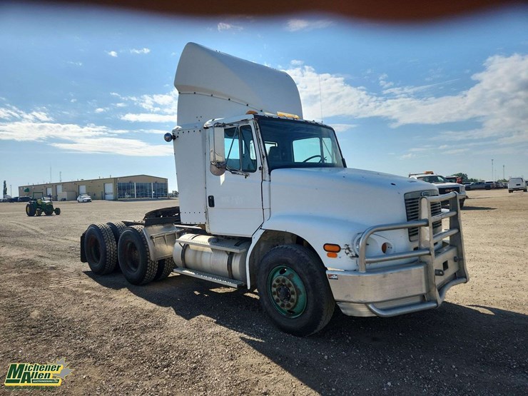 2000-freightliner-fl112-image-4