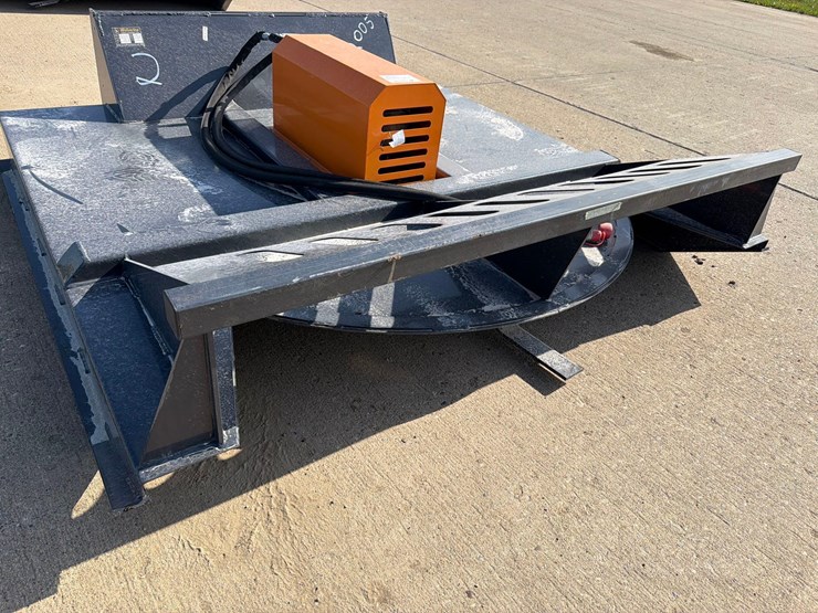 2025-wolverine-skidloader-72”-whirly-mower-image-9