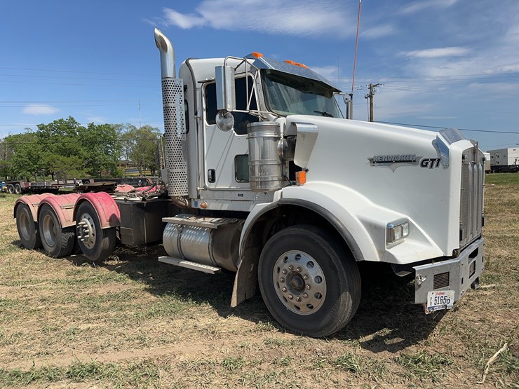 2009-kenworth-t800-day-cab-image-2