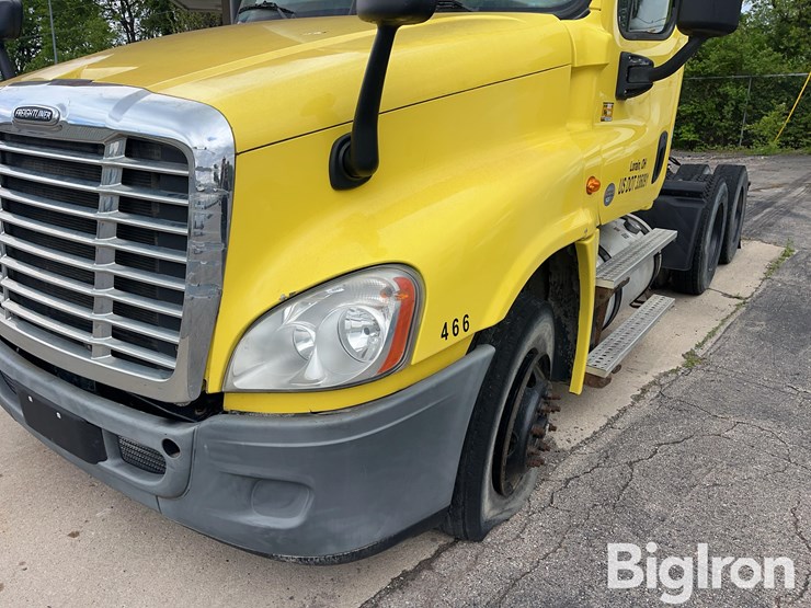 2016-freightliner-cascadia-125-image-17