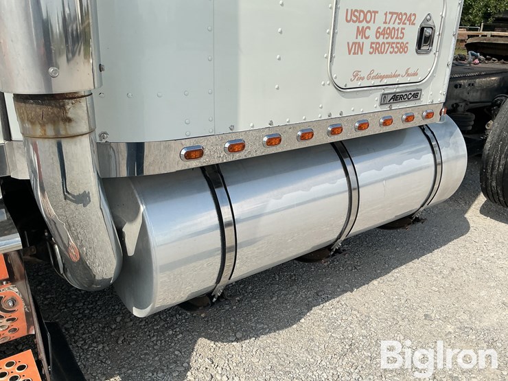 2005-kenworth-w900l-image-14