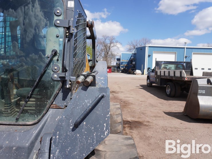 deere-332d-image-17