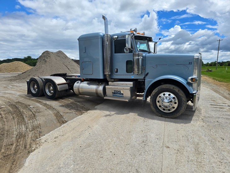 2013-peterbilt-388-image-28