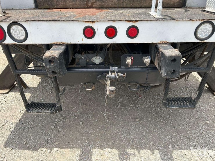 2011-ford-f750-image-28