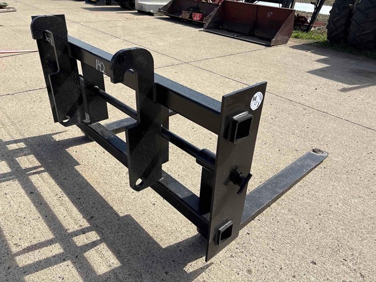 m&j-volvo-mount-pallet-forks-image-4
