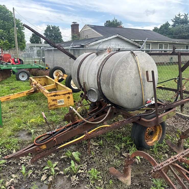 300 GALLON JOHN BLUE NITROGEN SPRAYER