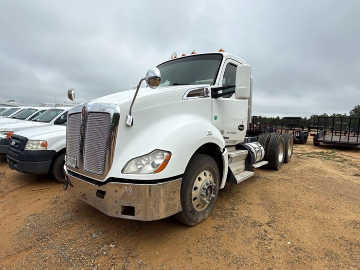 2015-kenworth-t680-image-2