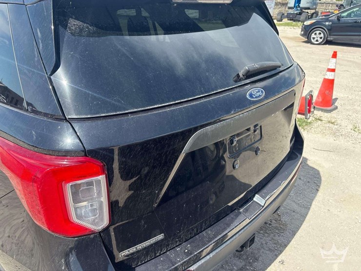 2020-ford-explorer-image-28