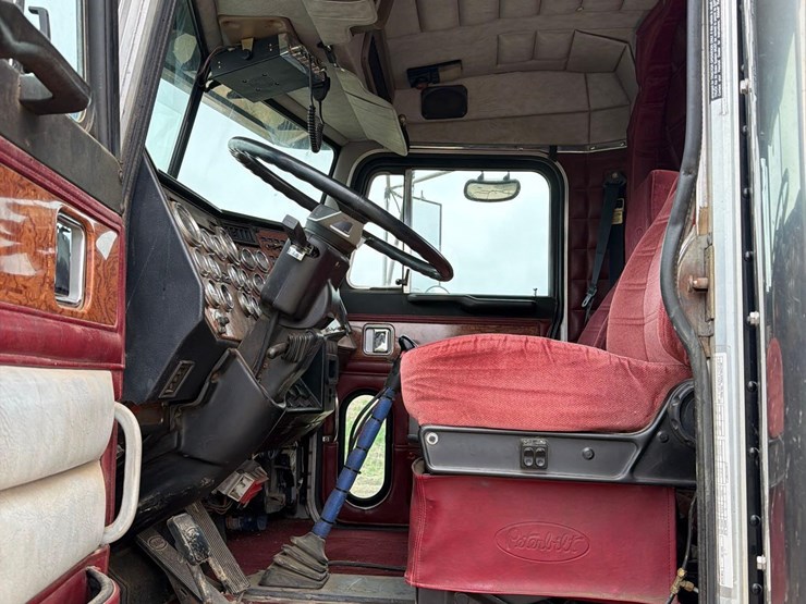 2000-peterbilt-379-image-30