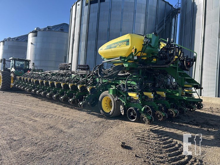 2023-john-deere-db90-image-26